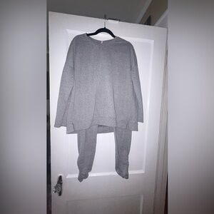 Womens Gray Lounge/pj set by Splendid size xs top is oversized fit